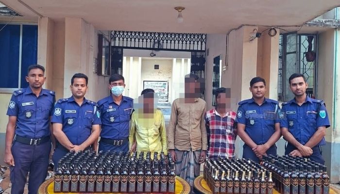 জামালগঞ্জে ২৬৪ বোতল ভারতীয় মদসহ গ্রেপ্তার ৩