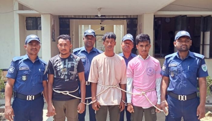 তাহিরপুরে দুই মাদ্রাসা ছাত্রীকে উত্যক্তের অভিযোগ, তিন যুবক গ্রেপ্তার