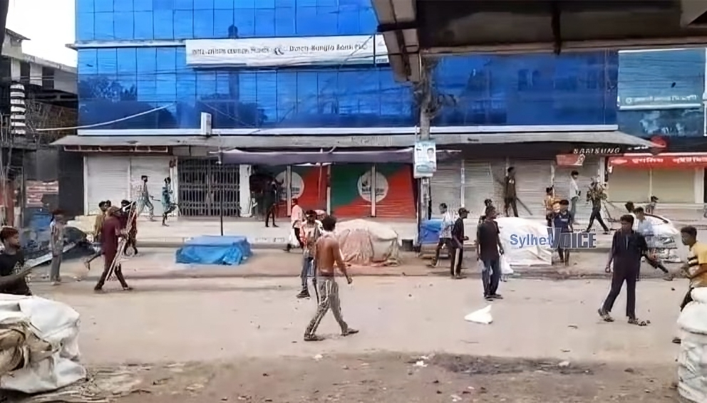 নবীগঞ্জে দুই গ্রামবাসীর সংঘর্ষে শতাধিক আহত, ভাঙচুর ও লুটপাট