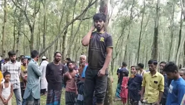 বীরগঞ্জ  পাল্টাপুর গাছের সাথে ঝুলেছিলো রাসেলের মরদেহ।