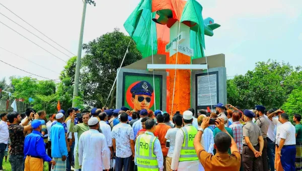 নরসিংদীর রায়পুরায় বীরশেষ্ঠ মতিউর রহমান স্মৃতি ম্যুরাল বাংলার ঈগল এর শুভ উদ্ধোধন অনুষ্ঠিত