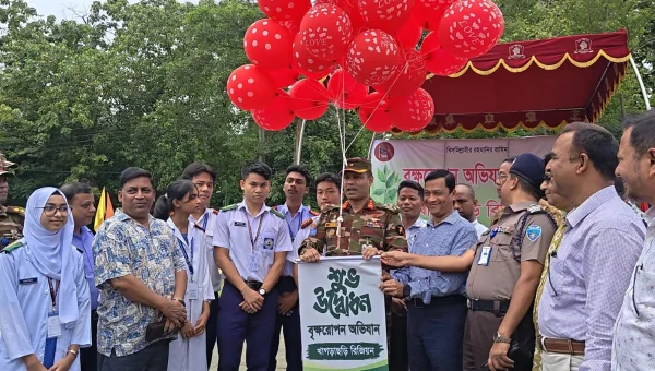 খাগড়াছড়িতে সেনাবাহিনীর উদ্যোগে “বৃক্ষরোপণ অভিযান-২০২৬” এর উদ্বোধন ও বর্ণাঢ্য র‍্যালি অনুষ্ঠিত