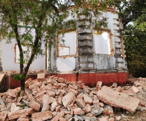 ঐতিহ্যবাহী মিনিস্টার বাড়ি এখন কেবলই ধংসাবশেষ